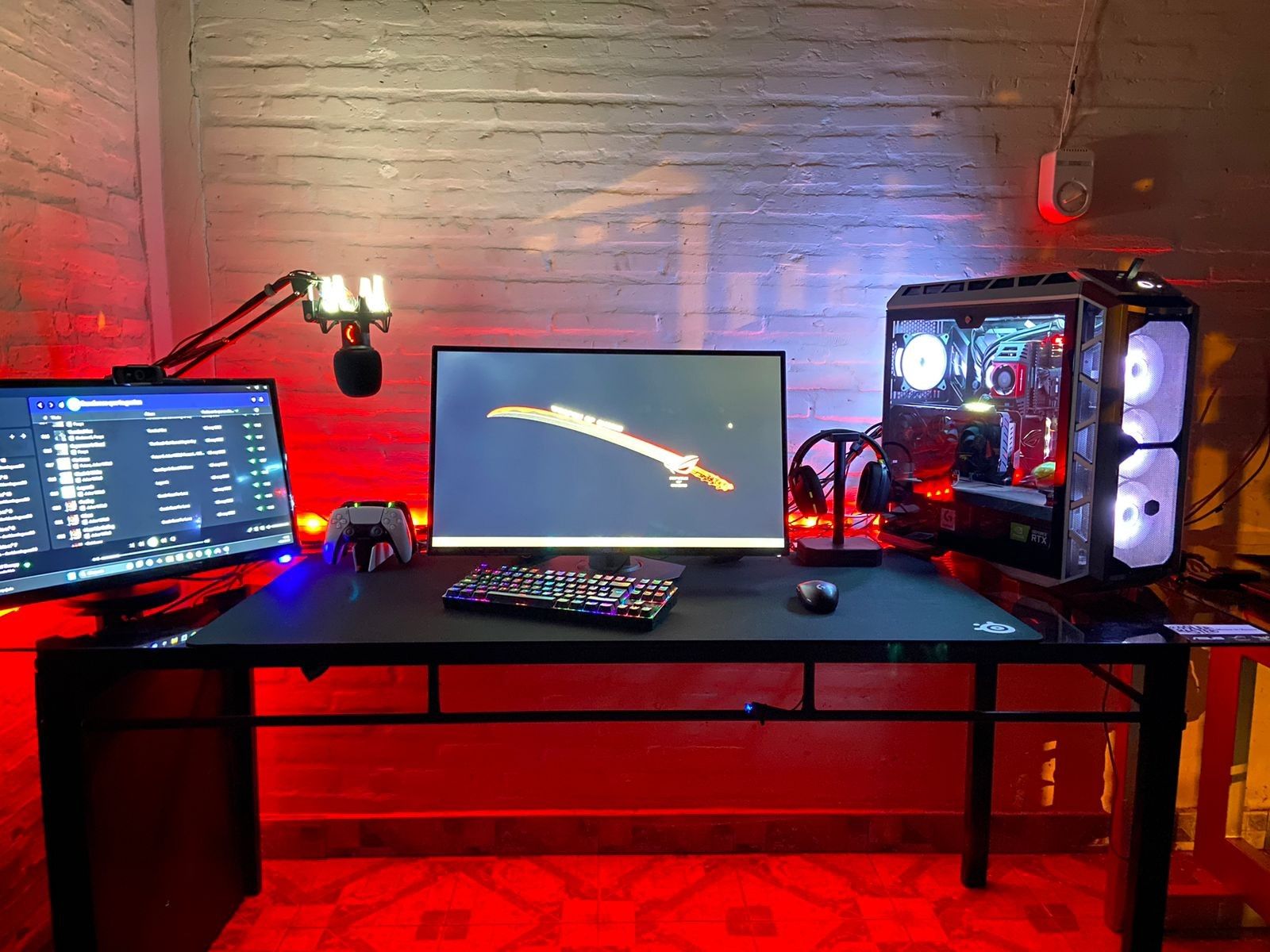 Modern clean game evaluation and hardware analysis workspace